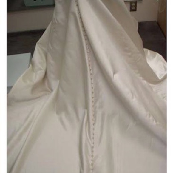 Designer Wedding Dress-Classic and stunning, sz12 - Picture 4 of 7